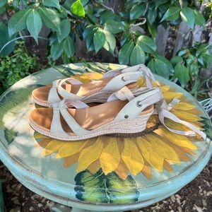 Ugg Australia Womens Wedge Sandals Heels Beige Ankle Tie Lace Size 7.5